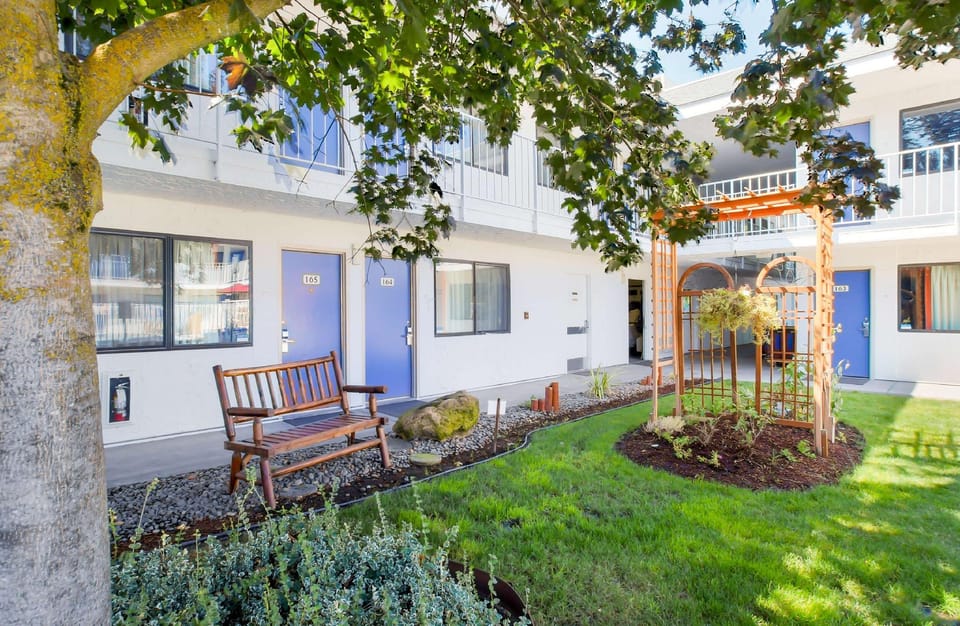 Motel 6 Medford, OR Hotel in Medford