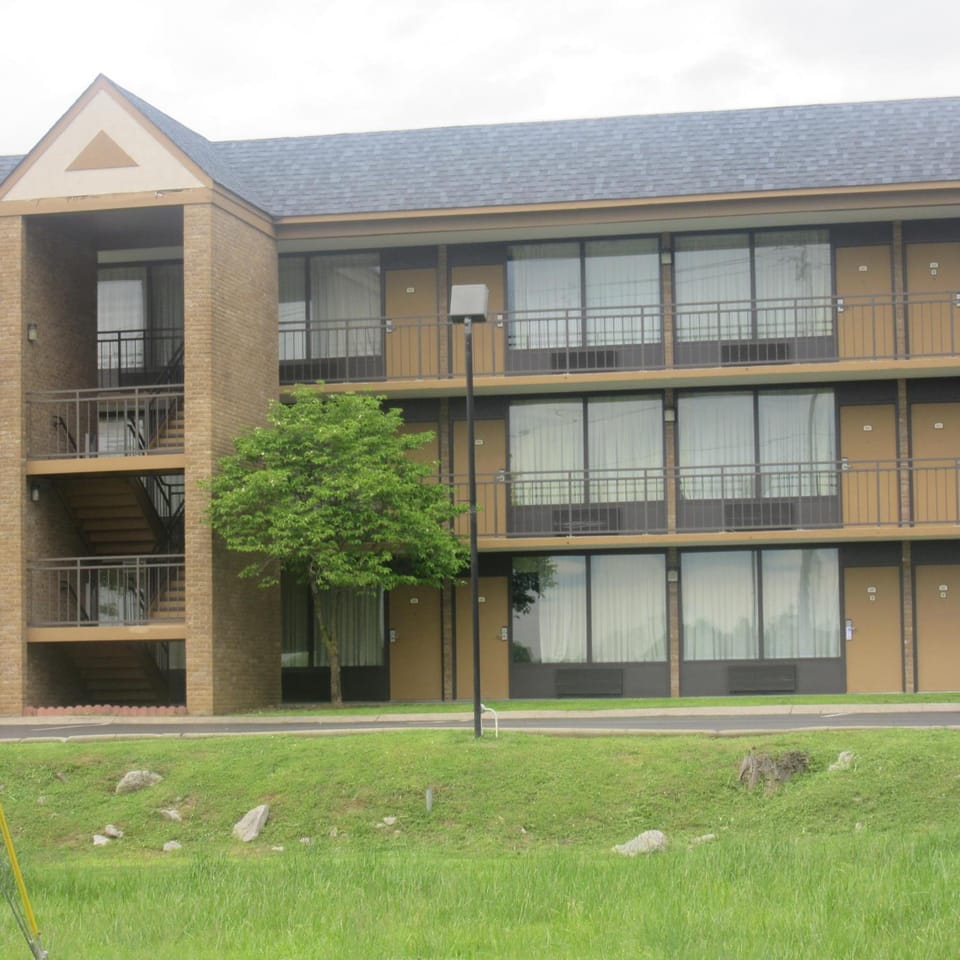 Motel 6 Nashville, TN - Airport Hotel in Hermitage