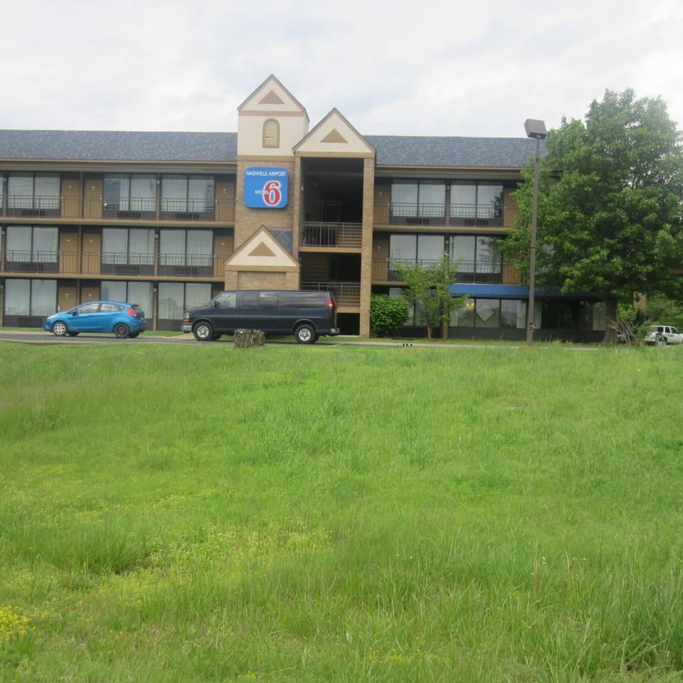 Motel 6 Nashville, TN - Airport Hotel in Hermitage