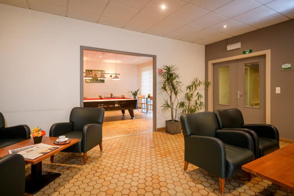 Shared lounge/TV area