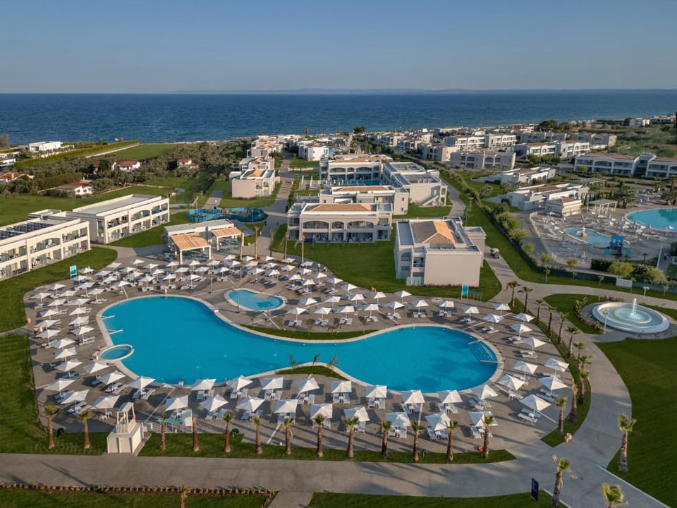 Blue Lagoon Queen Resort in Halkidiki
