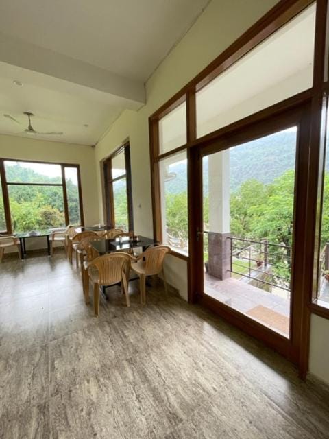 Lake 1 Estate Resort in Himachal Pradesh