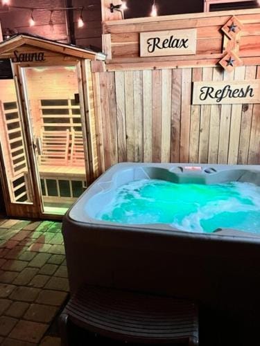 Romantic Couples Retreat - Tahoe Room Hotel in Reno