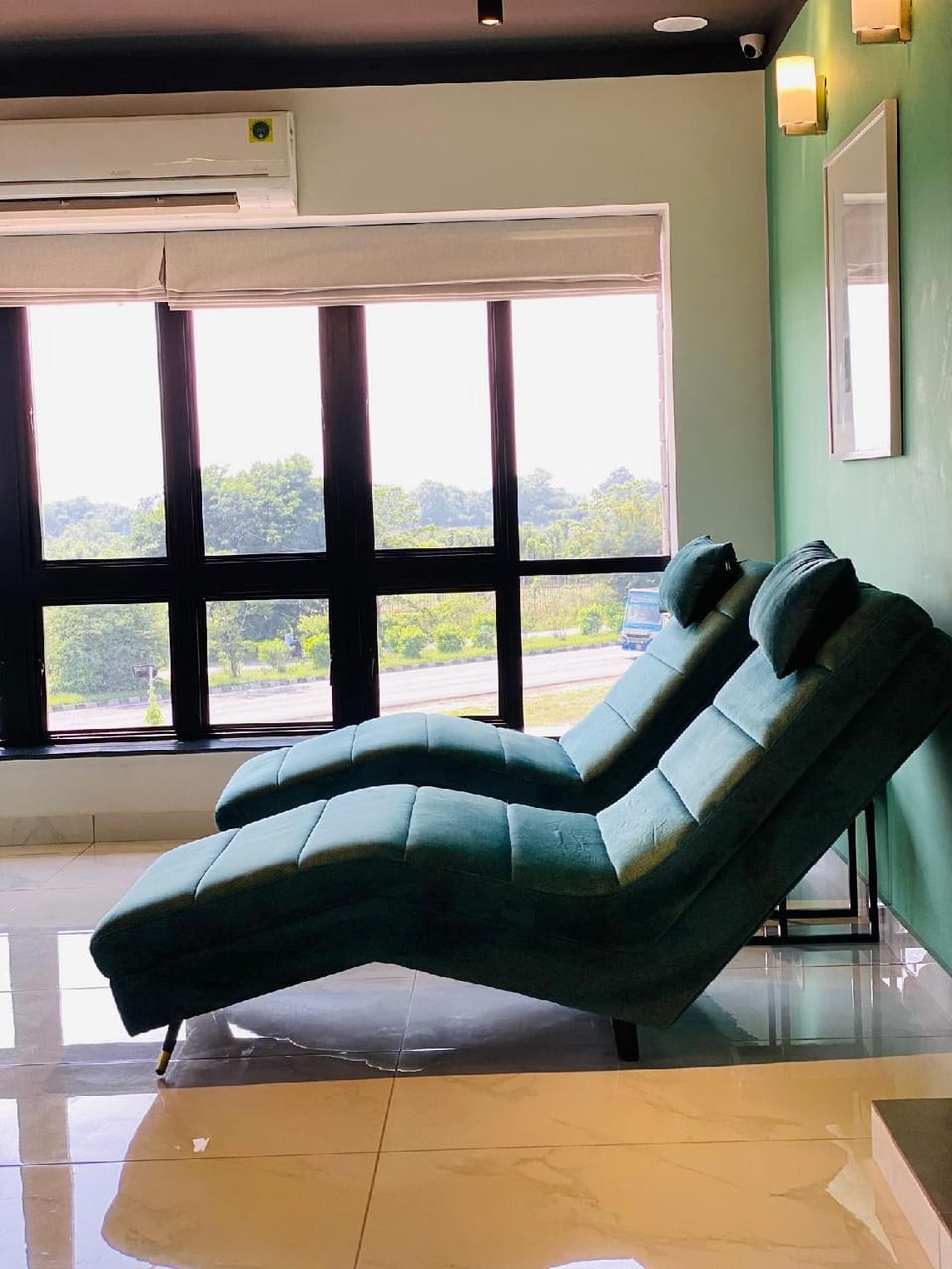 DOZ Lounge Capsule hotel in Tamil Nadu