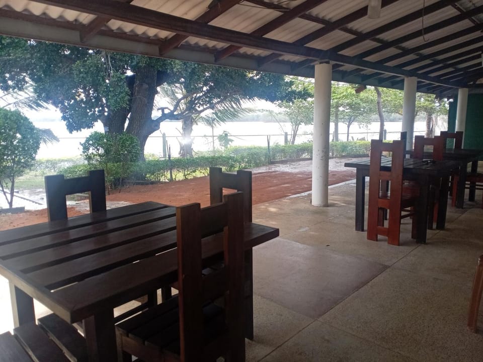 yala treetop lake Hotel in Southern Province