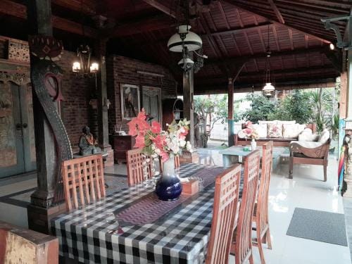 Pondok Dauh Ancak Kelating Guest House Hotel in Kerambitan