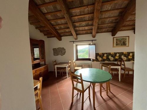 Castello di Piagnano Hotel in Marche