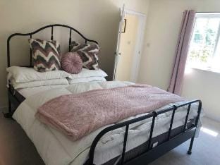 Thatched Cottage Hotel in Tendring District