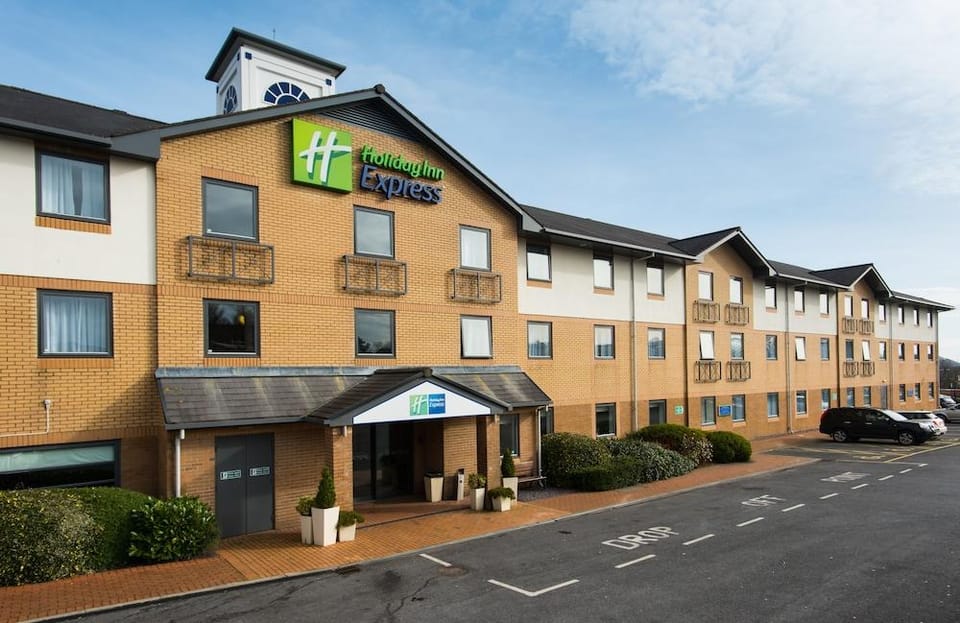 EXPRESS BY HOLIDAY INN SWANSEA M4 JCT43 Hotel in Wales