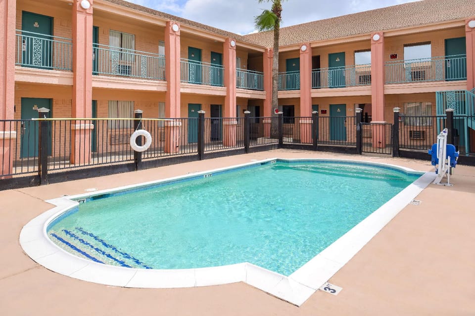 Americas Best Value Inn Clute Lake Jackson Motel in Lake Jackson
