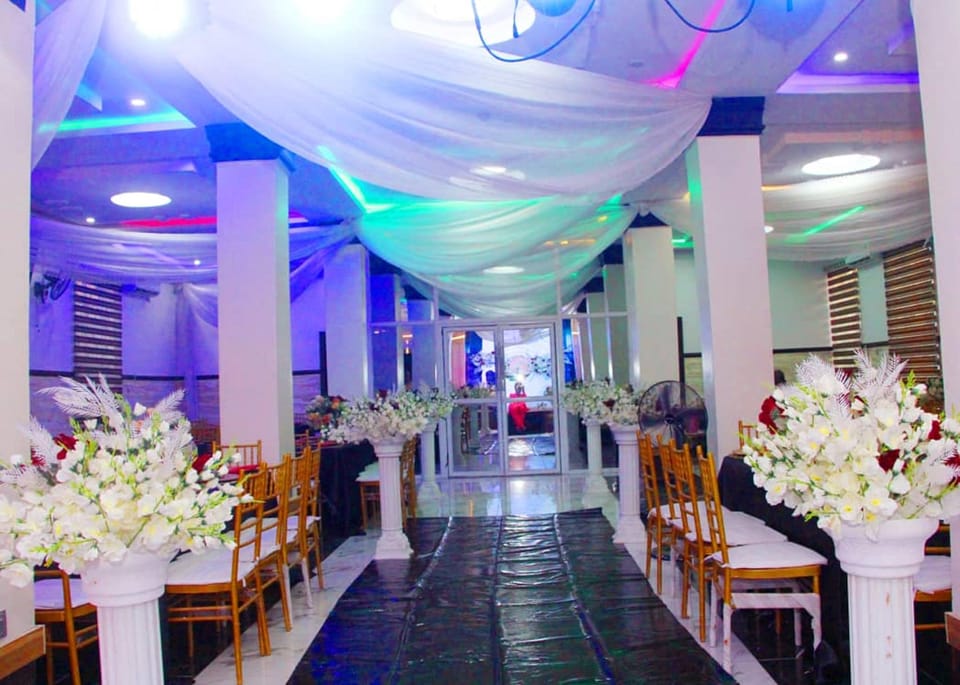 S and B Suites Hotel in Lagos
