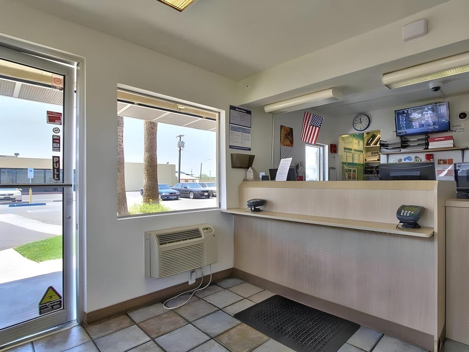 Motel 6 Phoenix, AZ - Airport - 24th Street Hotel in Phoenix