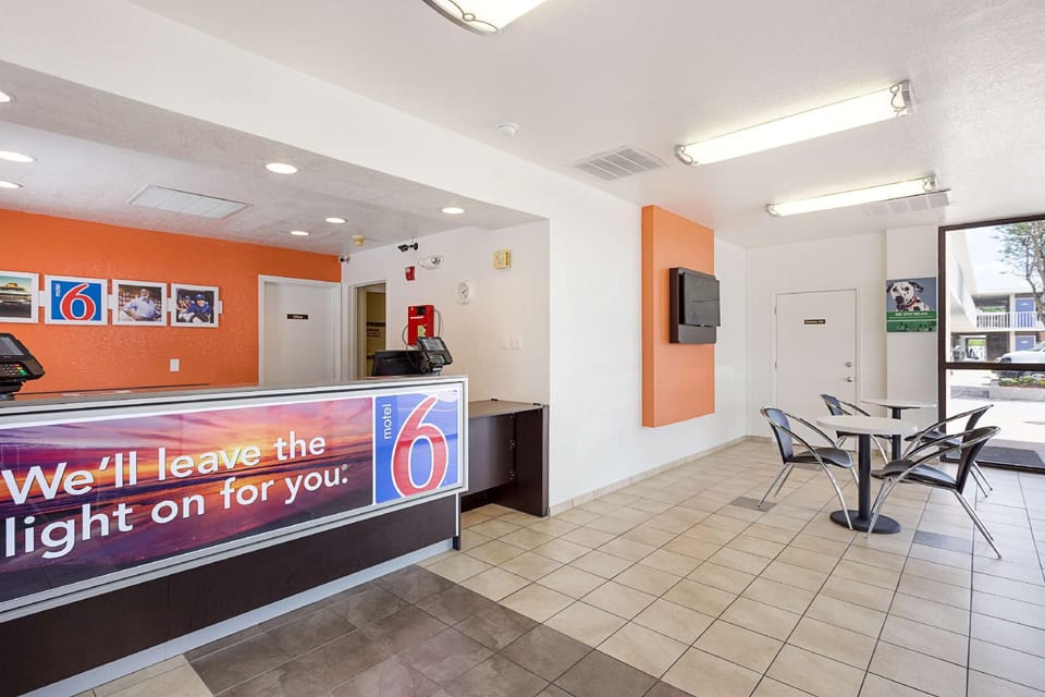 Motel 6 Baton Rouge, LA - Southeast Hotel in Baton Rouge
