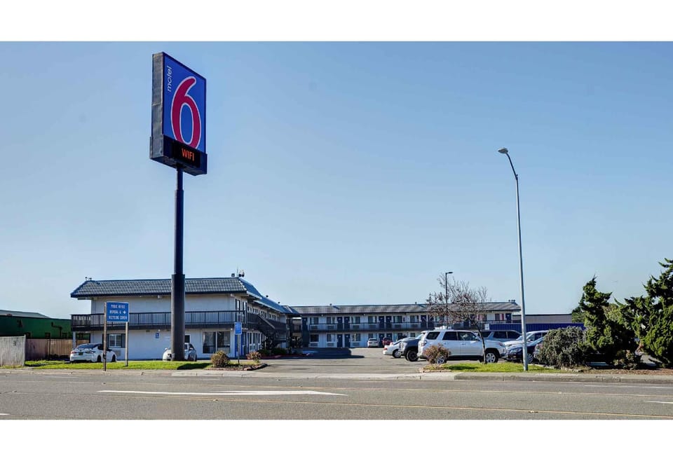 Motel 6 Eureka, CA – Redwood Coast Hotel in Eureka