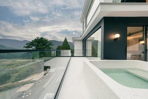 Wild Persimmon Manor Cove Mist Healing Hot Spring Hotel in Hangzhou