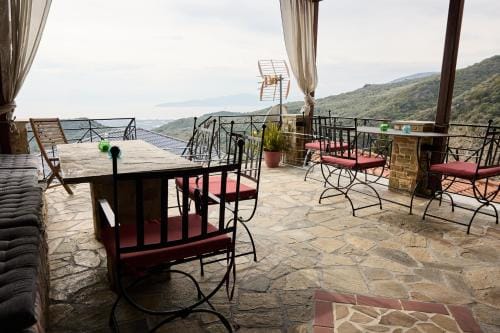 TERPOU StoneHouse and Suites Deluxe Family Suite Hotel in Magnesia Prefecture, Greece