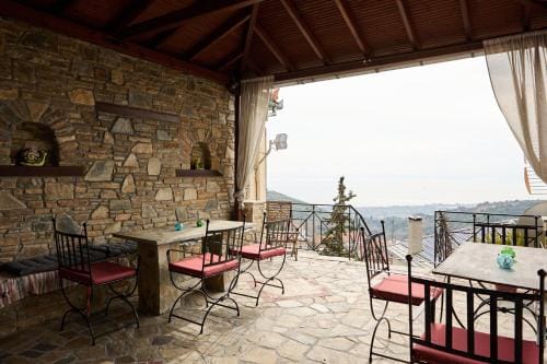 TERPOU StoneHouse and Suites Deluxe Family Suite Hotel in Magnesia Prefecture, Greece
