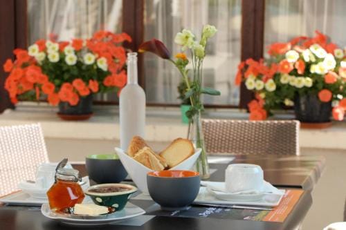 La Bonne Auberge Hotel in Canton of Geneva