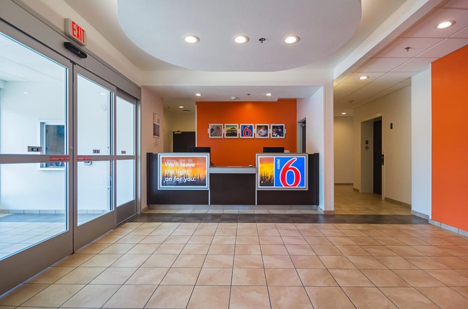 Motel 6 South Bend, IN - Mishawaka Hotel in Roseland