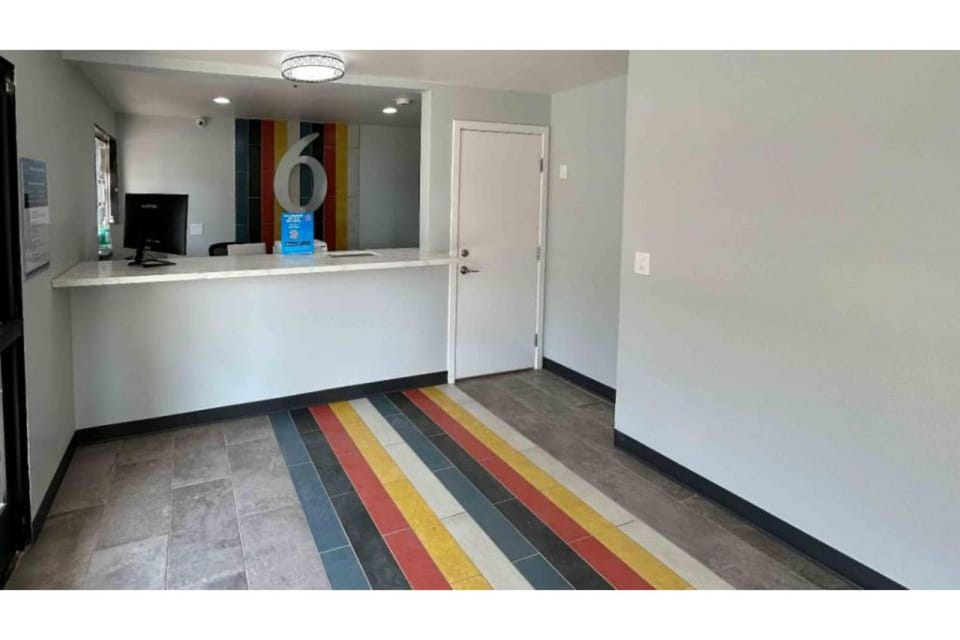 Studio 6  Lake Elsinore, CA Hotel in Lake Elsinore