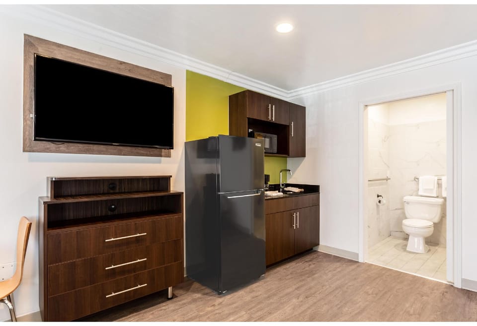 Studio 6  National City, CA - Naval Base San Diego Hotel in National City