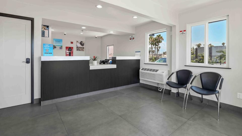 Studio 6  Suites Escondido, CA Hotel in Escondido Village