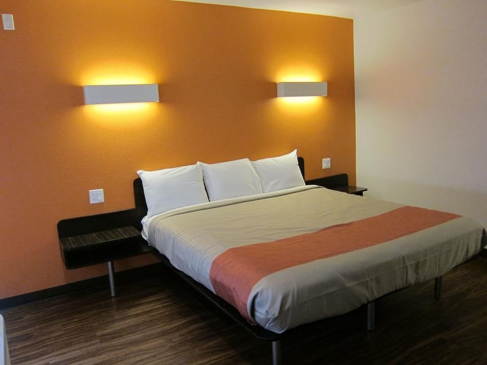 Motel 6 Oceanside, CA – Marina Hotel in Oceanside