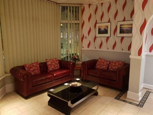 Ascot Hotel Hotel in Douglas
