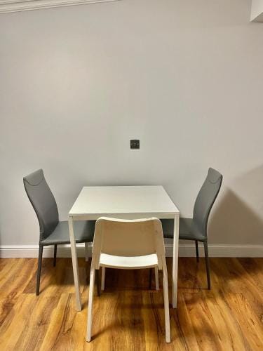 Comfy Ensuite Room in Colindale Hotel in Edgware
