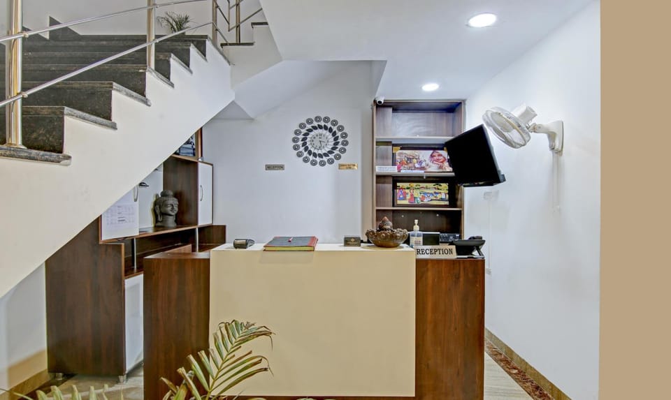 Hotel Royal Empirre Near PEC-PGI-PU-Sukhna Lake-Rock Garden-Rose Garden Chandigarh Hotel in Chandigarh