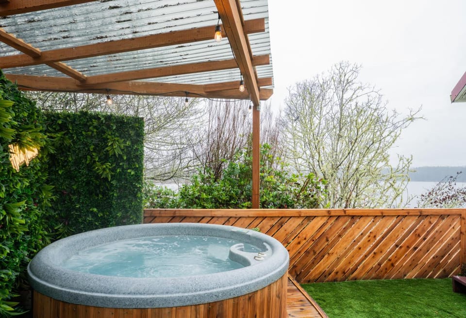 Hot tub