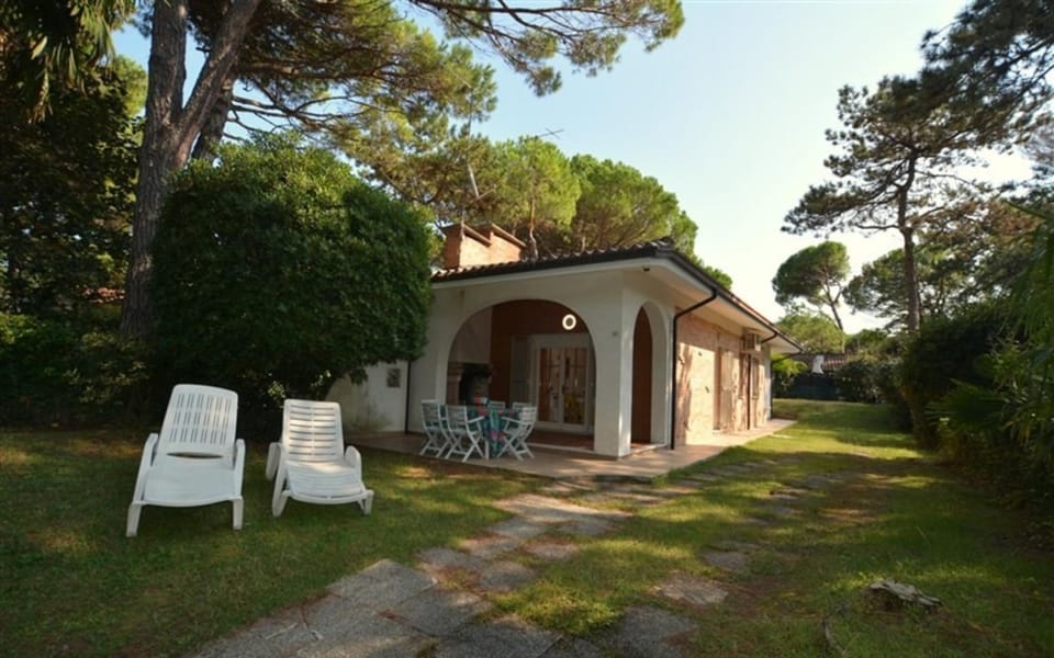Lovely duplex for 6 guests surrounded by greenery in Lignano Riviera Resort in Bibione