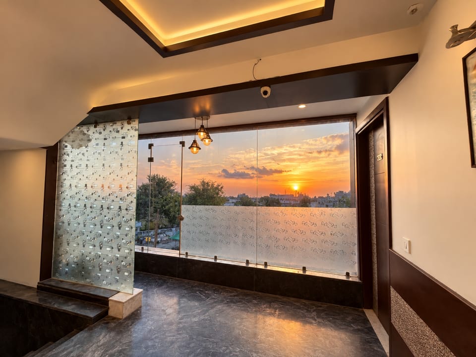 Hotel Taj Heights Hotel in Agra