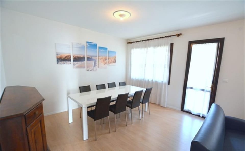 Large row house with private fenced garden for 10 guests in Lignano Pineta Resort in Lignano Sabbiadoro