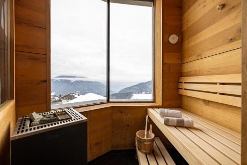 Luis & die Buabm - Gasthof Jenesien Hotel in Trentino-South Tyrol