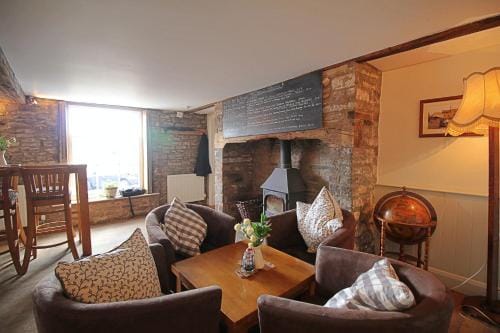 The Globe Inn Alvington Inn in Forest of Dean
