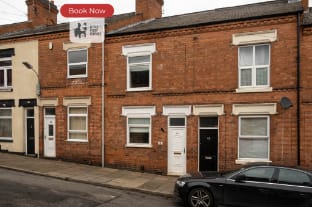 Stylish 2BR Home - Wi-Fi, Smart TV, Parking & Outdoor Area Hotel in Leicester