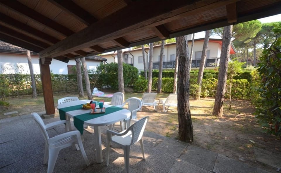 Private fenced garden house at 300mt from Lignano Pineta beach Resort in Bibione