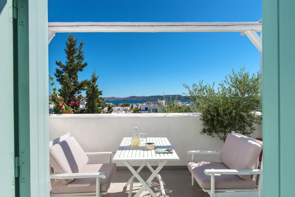 Thalassitra Private Pool Suites Hotel in Milos