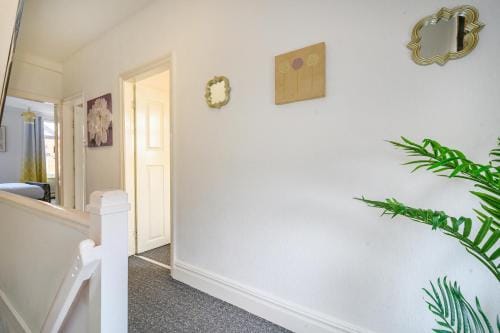 -RE15CFA- For Relaxed and Cosy stay with Free Parking Hotel in Leeds