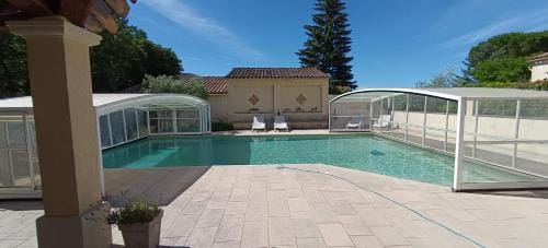 Chambre d'hotes independante avec piscine proche de Vaison-la-Romaine Hotel in Provence-Alpes-Côte d'Azur
