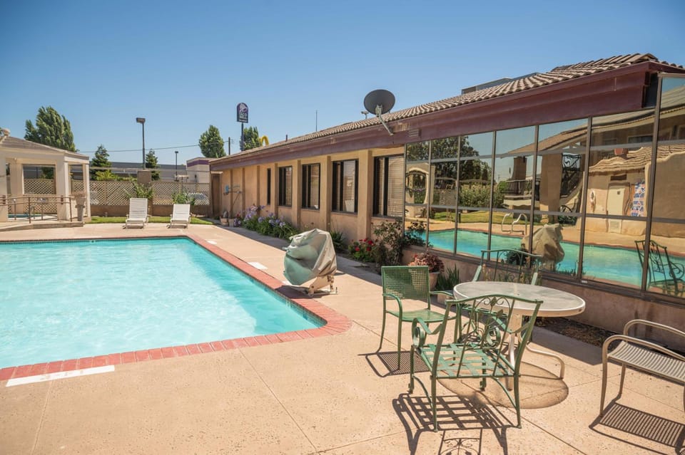 Motel 6 Soledad, CA Hotel in Sierra Nevada