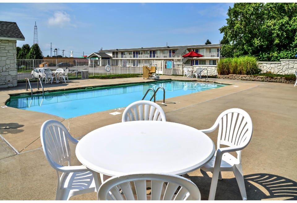 Motel 6 Saint Joseph, MO Hotel in Saint Joseph