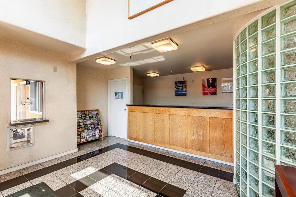 Motel 6 Stockton, CA - East Hotel in Stockton