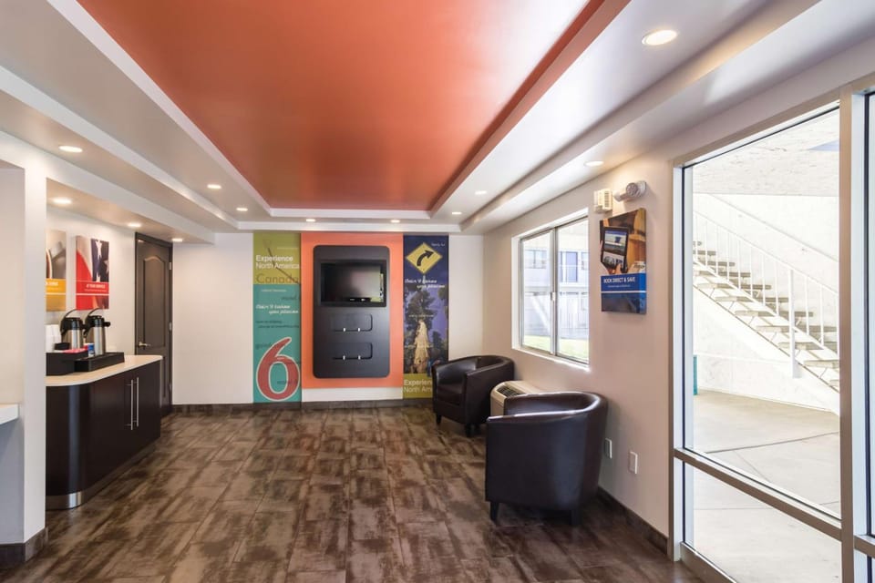 Shared lounge/TV area