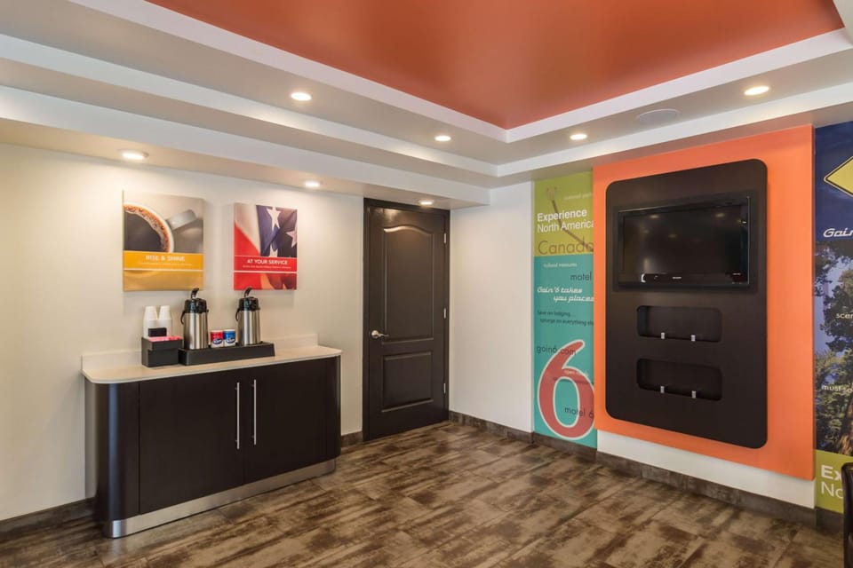 Shared lounge/TV area