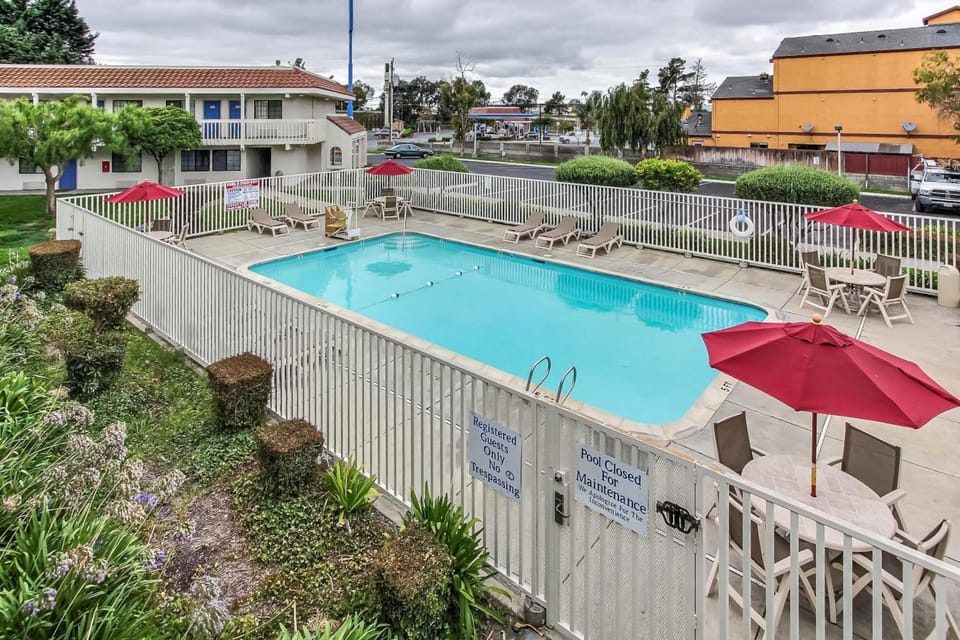 Motel 6 Salinas, CA - North Monterey Area Hotel in Salinas