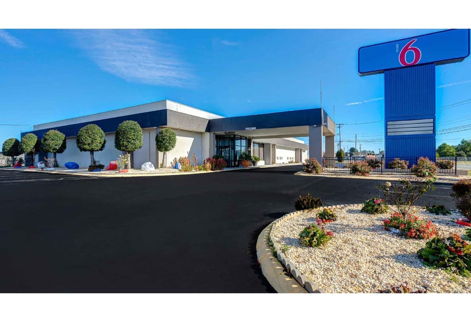 Motel 6 Burlington, NC Hotel in Burlington