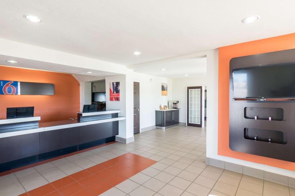 Shared lounge/TV area