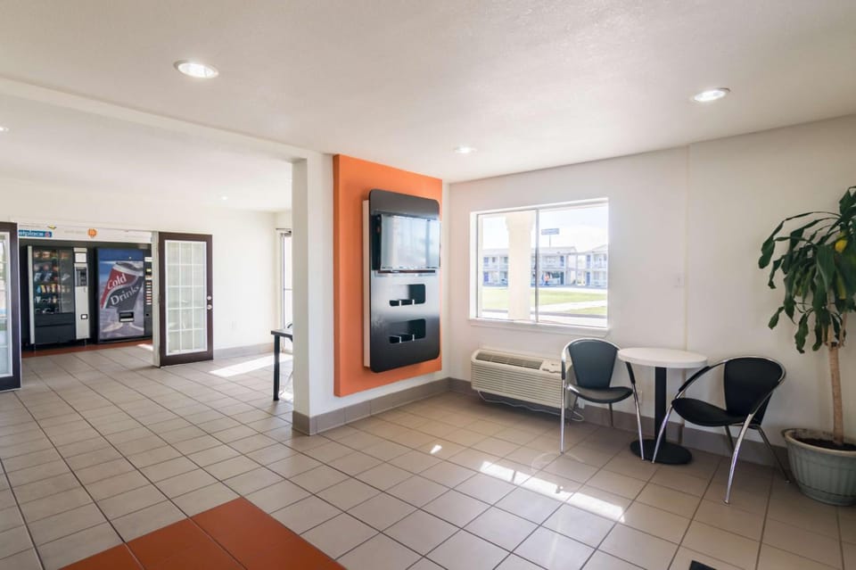 Shared lounge/TV area